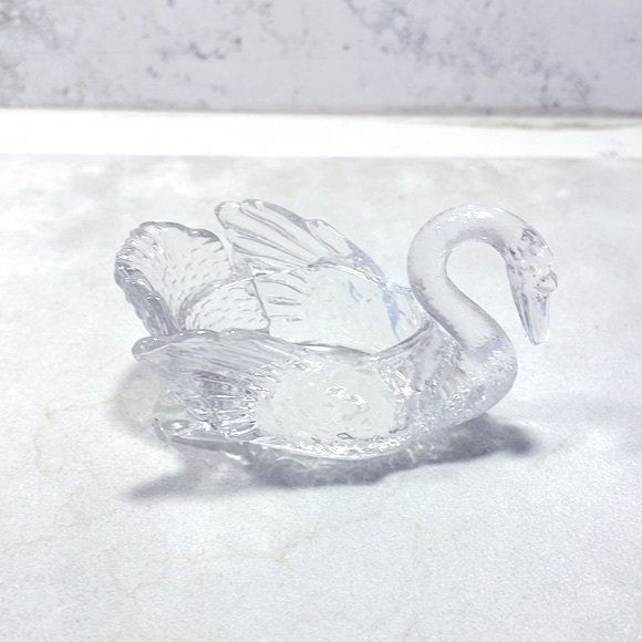 Miniature Glass Swan Vintage Crystal Signed Cambridge Glass Co Perfect Condition - Picture 2 of 8